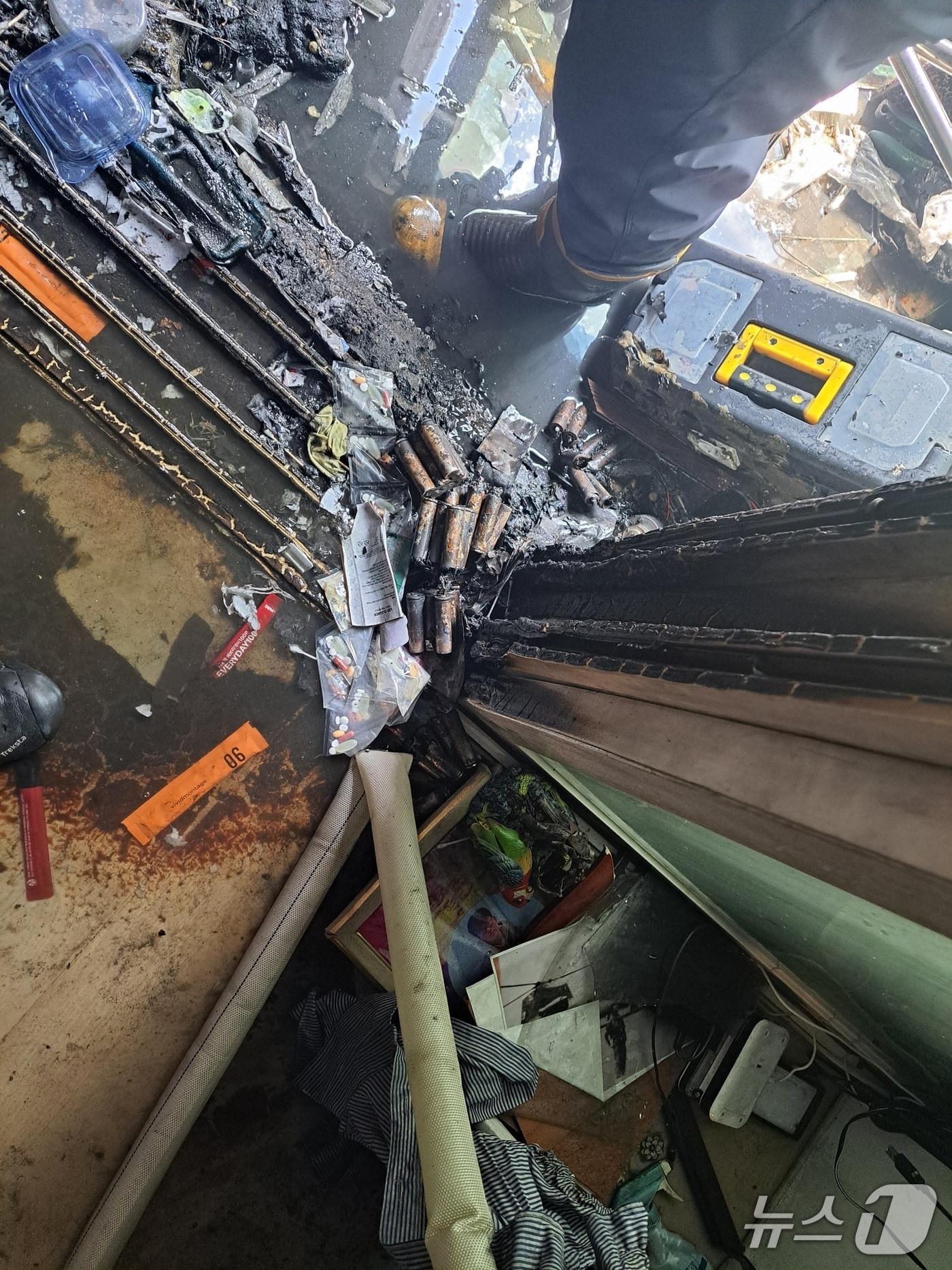 본문 이미지 - 20일 오전 부산 사상구 모라동 아파트 화재 현장.(부산소방재난본부 제공. 재판매 및 DB 금지)