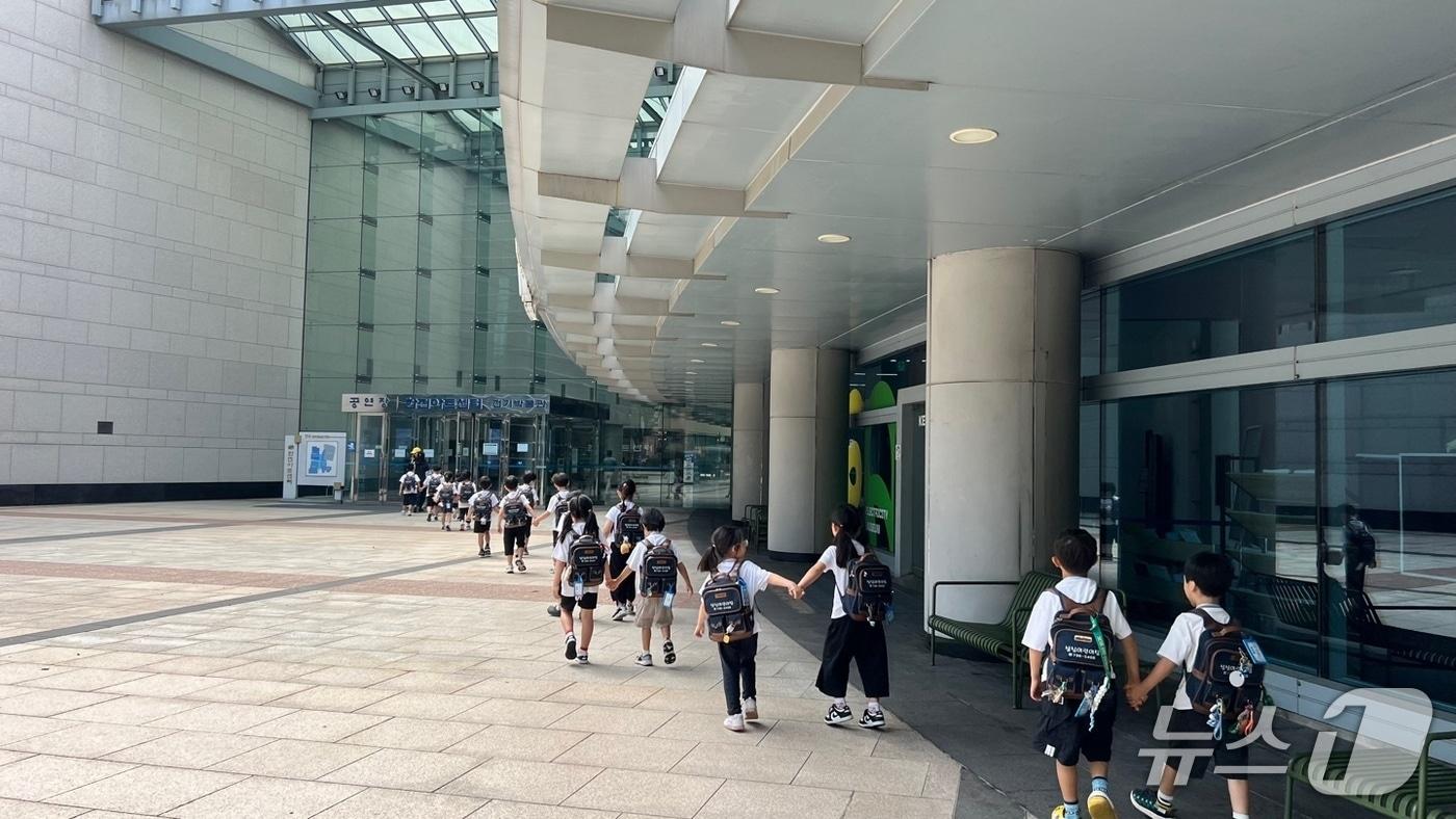  한국전력 전기박물관을 찾은 경기 하남시 소재 어린이집 원아들(한국전력 제공. 재판매 및 DB 금지)/뉴스1