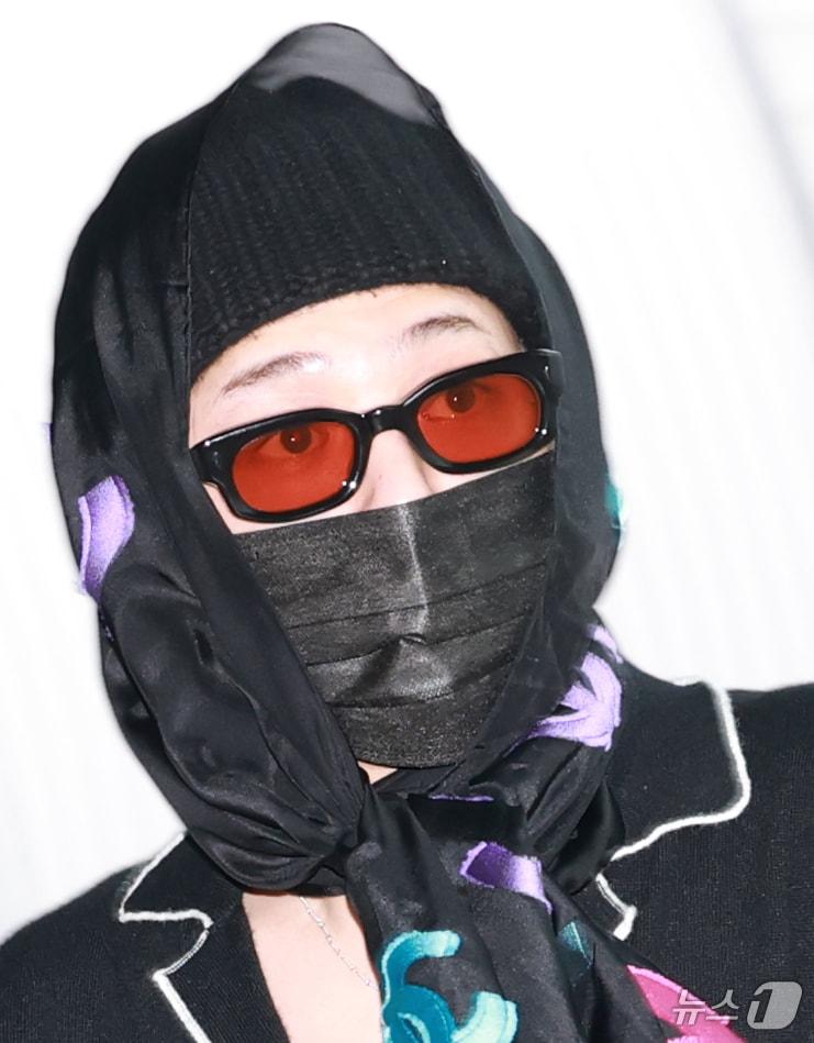 본문 이미지 - 빅뱅 지드래곤(GD)이 해외 일정을 위해 20일 오후 인천국제공항에 도착해 미국 뉴욕으로 출국하고 있다. ⓒ News1 권현진 기자