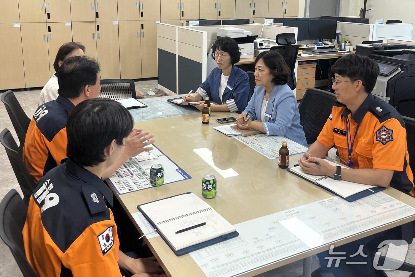 전북 무주군이 안전사고 없는 무주반딧불축제를 위해 무주소방서과 간담회를 가졌다.&#40;무주군 제공. 재판매 및 DB금지&#41;