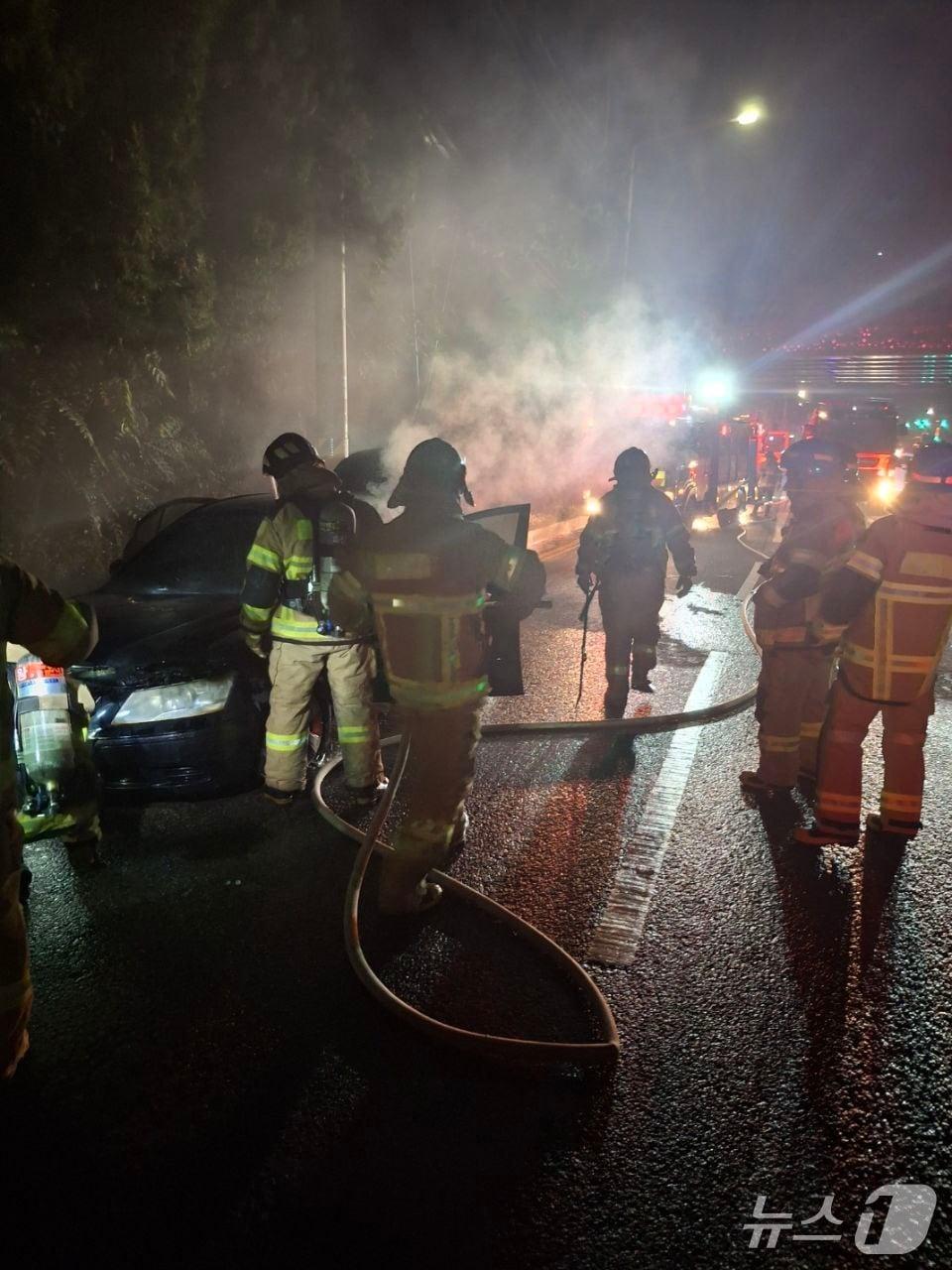 본문 이미지 - 화재 현장. (경기도소방재난본부 제공. 재판매 및 DB 금지) 2025.8.21/뉴스1