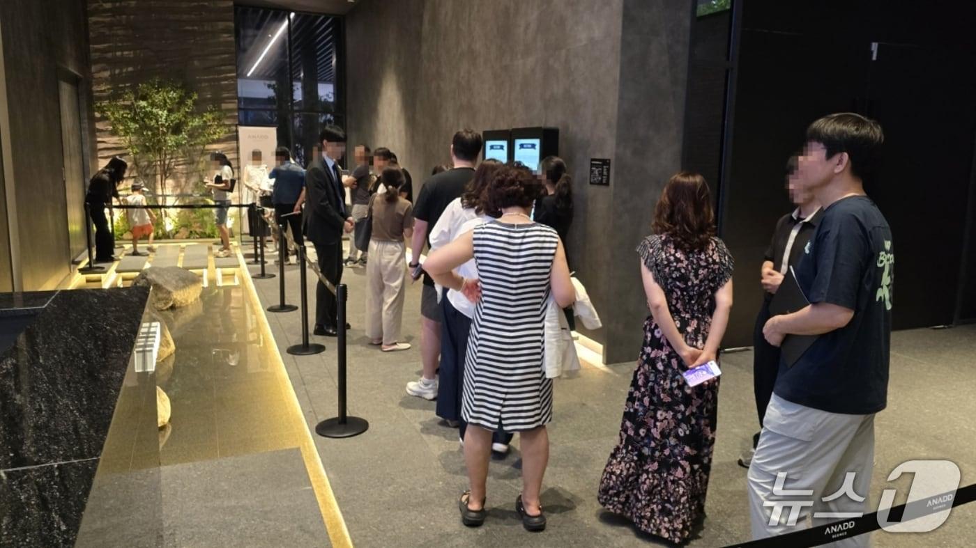 대구의 민간아파트 분양 가격이 3개월 만에 보합세를 기록했다. 사진은 대구 수성구의 한 견본주택 모습. &#40;사진은 기사 내용과 무관함&#41; ⓒ News1 DB