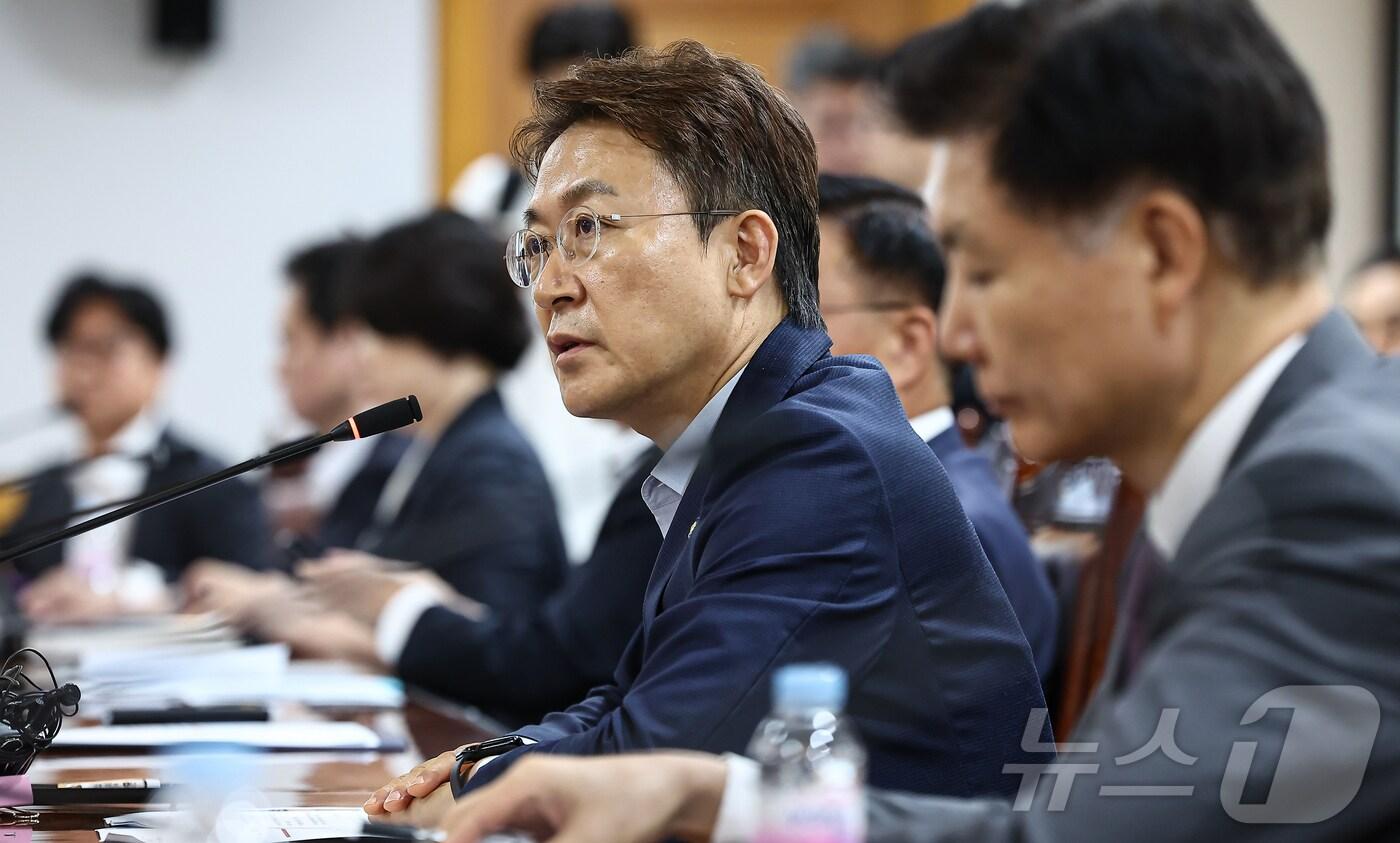 권대영 금융위원회 부위원장이 21일 서울 중구 전국은행연합회에서 열린 '석유화학 사업재편 금융권 간담회'에서 모두발언을 하고 있다. 2025.8.21/뉴스1 ⓒ News1 김도우 기자