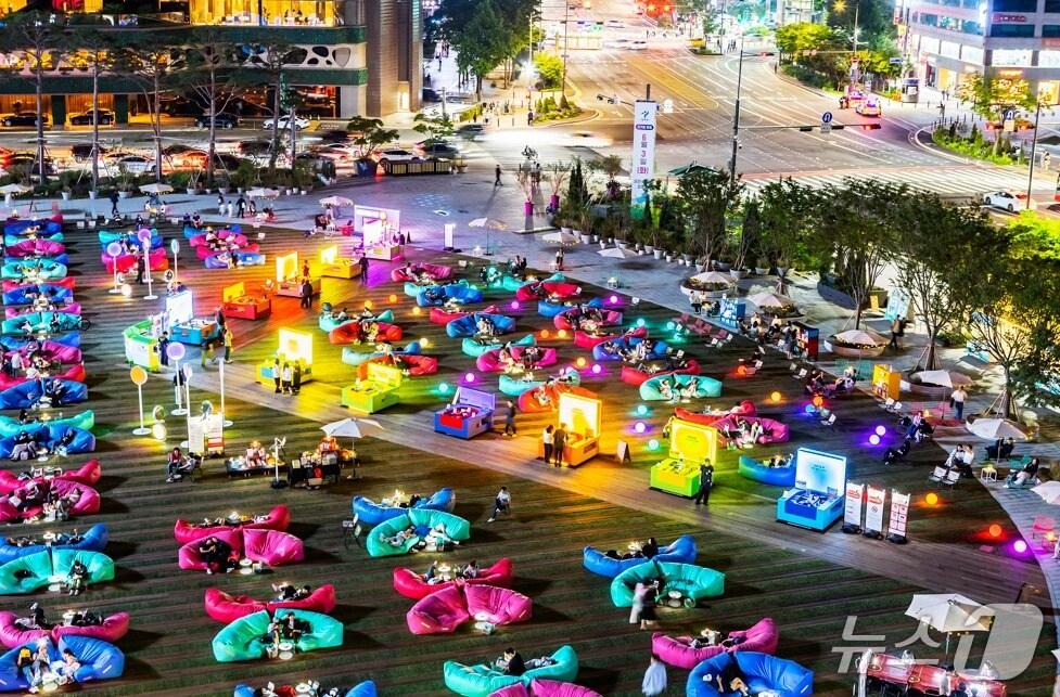 본문 이미지 - 2025 서울야외도서관 운영 모.&#40;서울시 제공&#41;