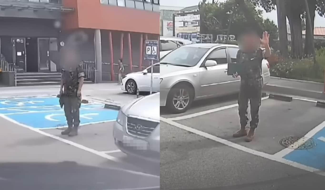 본문 이미지 - 주차 자리를 찾던 시민이 다가 오자 손을 흔들며 주차가 어렵다고 표현하는 군인. ('도참시 블랙박스' 갈무리)