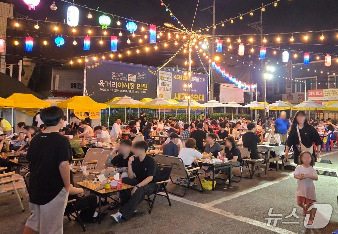 본문 이미지 - 육거리야시장 시범운영 모습 &#40;자료사진, 청주시 제공. 재판매 및 DB금지&#41;./뉴스1