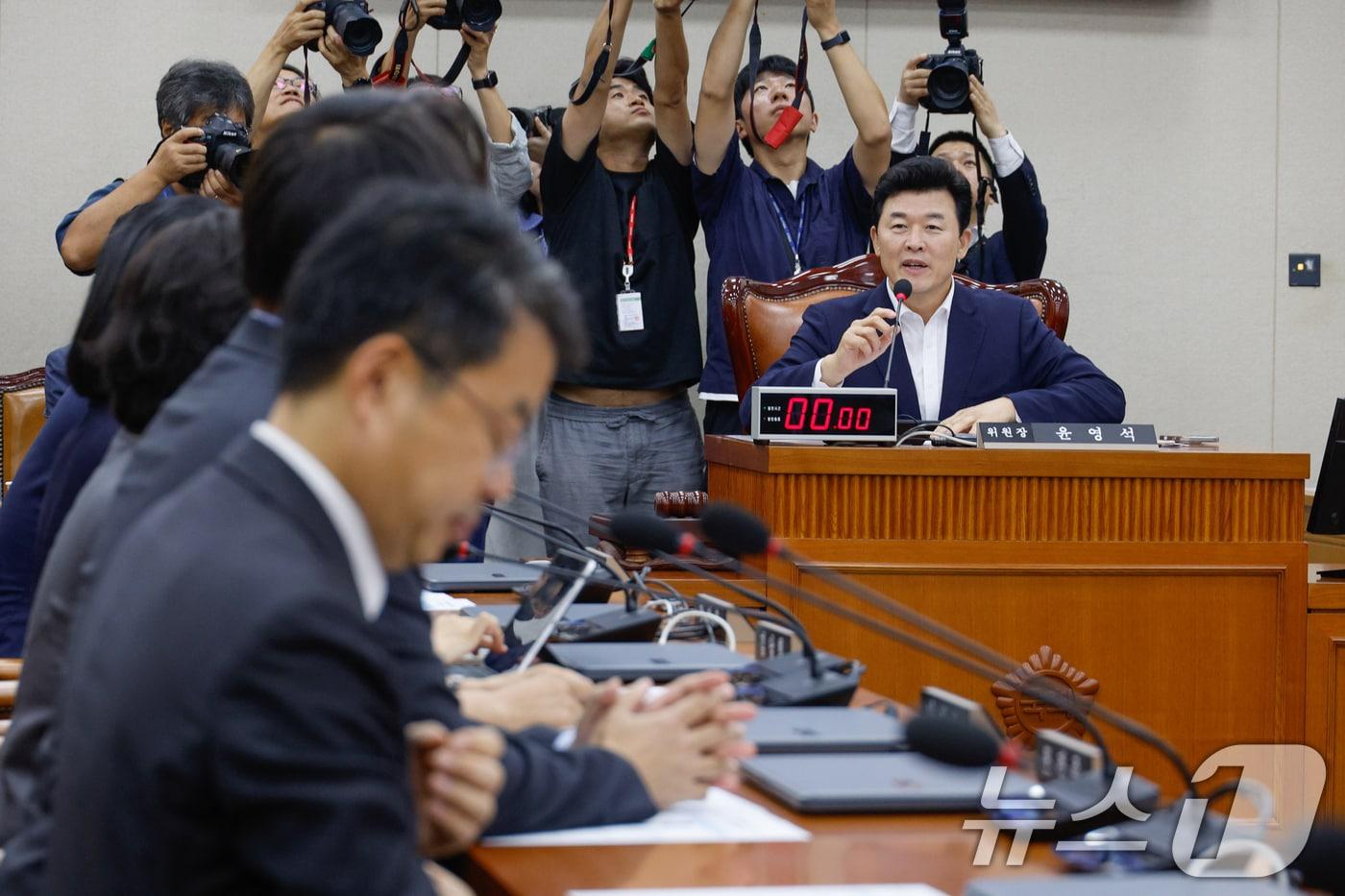 21일 오전 서울 여의도 국회에서 열린 연금개혁 특별위원회 윤영석 위원장이 제428회국회&#40;임시회&#41; 제3차 전체회의를 주재하고 있다. 2025.8.21/뉴스1 ⓒ News1 안은나 기자