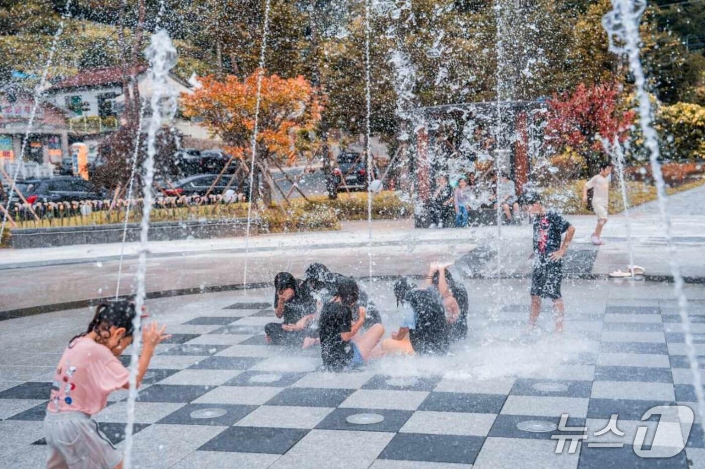 충북 증평 좌구산 별천지 워터스퀘어.&#40;증평군 제공&#41;/뉴스1