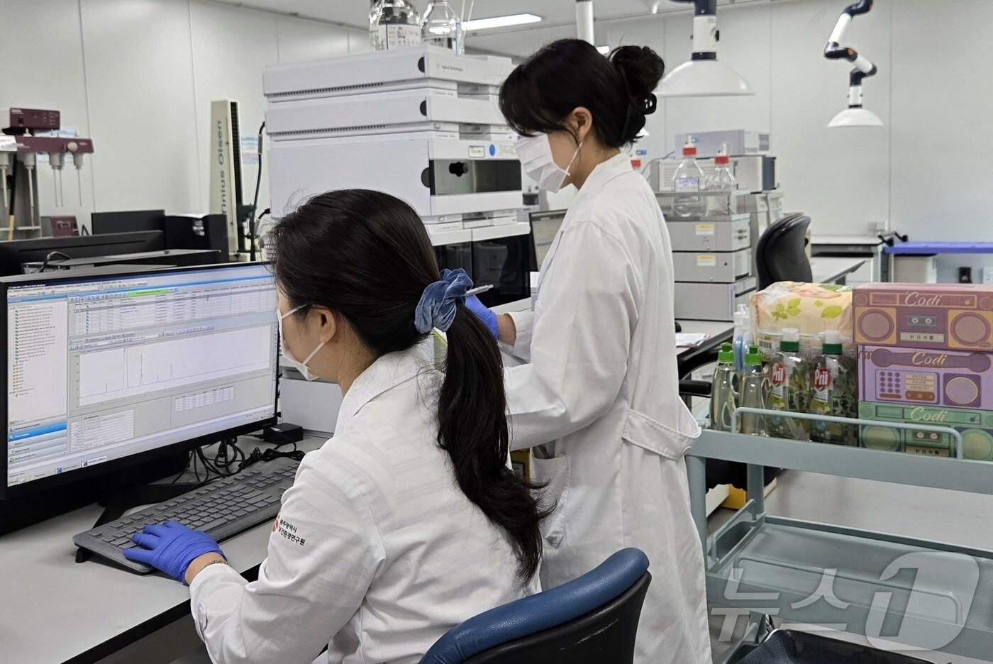 광주시 보건환경연구원 위생용품 안전성 검사.&#40;광주시 제공. 재판매 및 DB 금지&#41; 