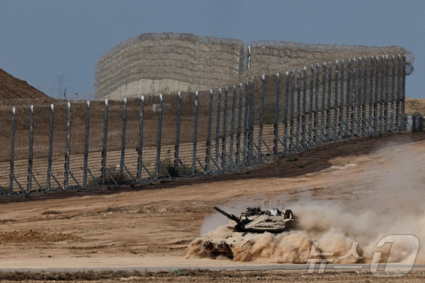 이스라엘 전차가 가자지구 접경 이스라엘 측에서 기동하고 있다. 2025. 08. 20. ⓒ 로이터=뉴스1 ⓒ News1 양은하 기자