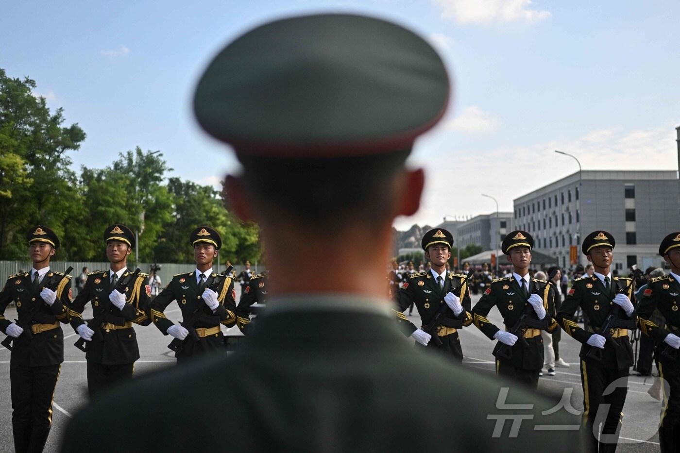 내달 3일 항일전쟁 및 세계 반파시스트 전쟁(제2차 세계대전) 승리 80주년 기념 열병식 개최를 앞두고 중국군이 20일 열병식 리허설에 참여하고 있다. 2025.8.20 ⓒ AFP=뉴스1 ⓒ News1 정은지 특파원