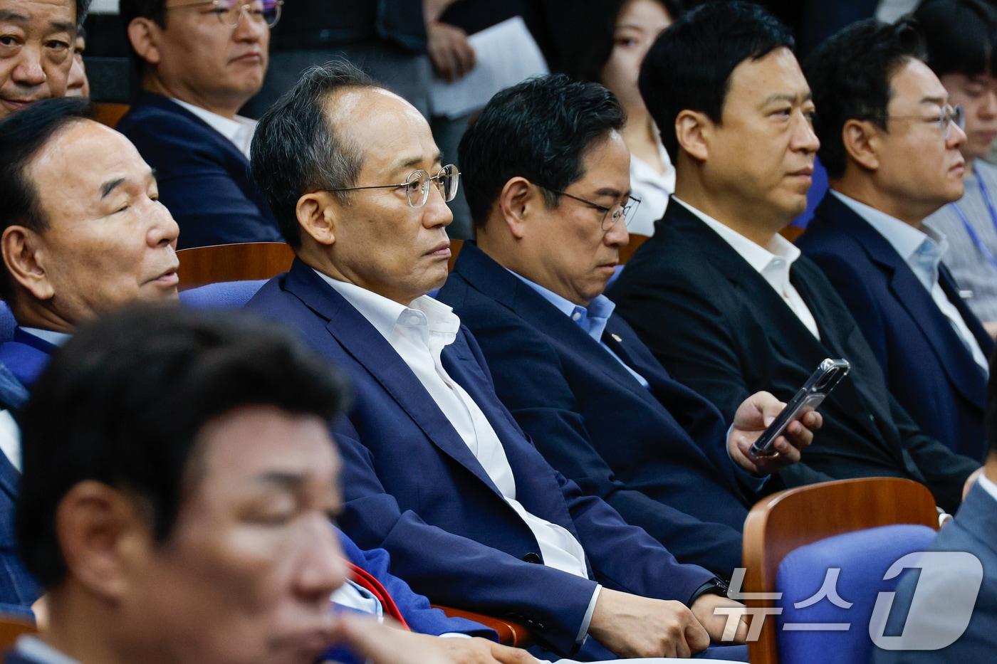 추경호 국민의힘 의원이 21일 서울 여의도 국회에서 열린 의원총회에 자리하고 있다. 2025.8.21/뉴스1 ⓒ News1 안은나 기자