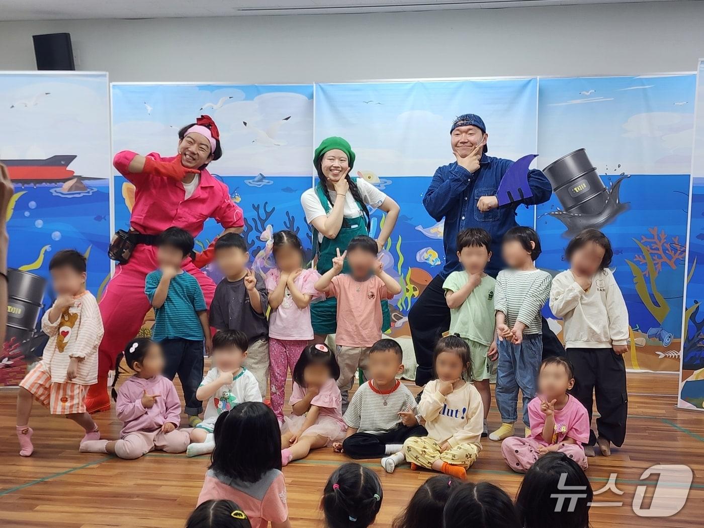 본문 이미지 - ‘유치원으로 찾아가는 생태환경 문화예술프로그램’이 진행되고 있다.(부산시교육청 제공. 재판매 및 DB금지)