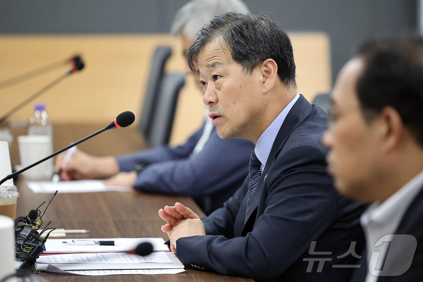 본문 이미지 - 이형훈 보건복지부 제2차관이 21일 오후 서울 중구 서울역 T타워에서 열린 수련협의체 제4차 회의에서 모두발언을 하고 있다. 2025.8.21/뉴스1 ⓒ News1 김진환 기자