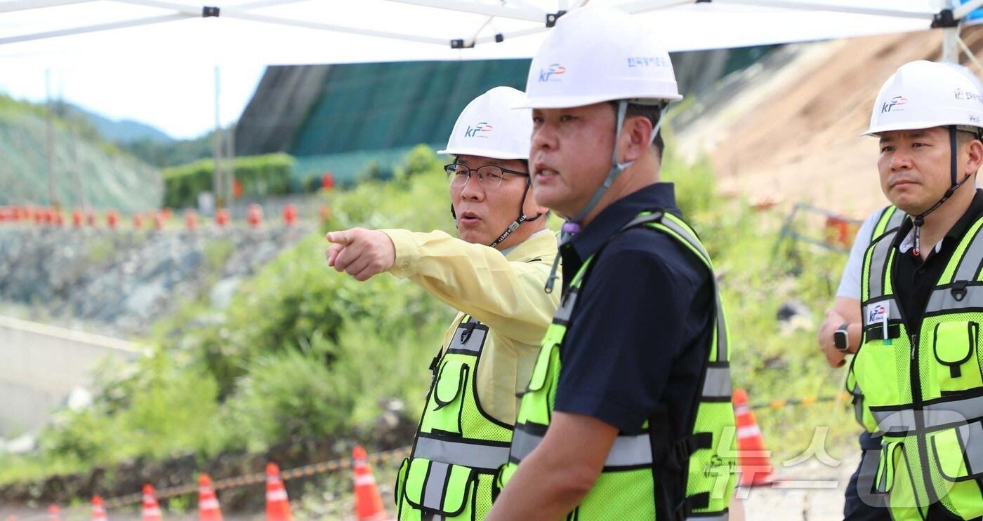 김인중 한국농어촌공사 사장(왼쪽 첫번째). /뉴스1