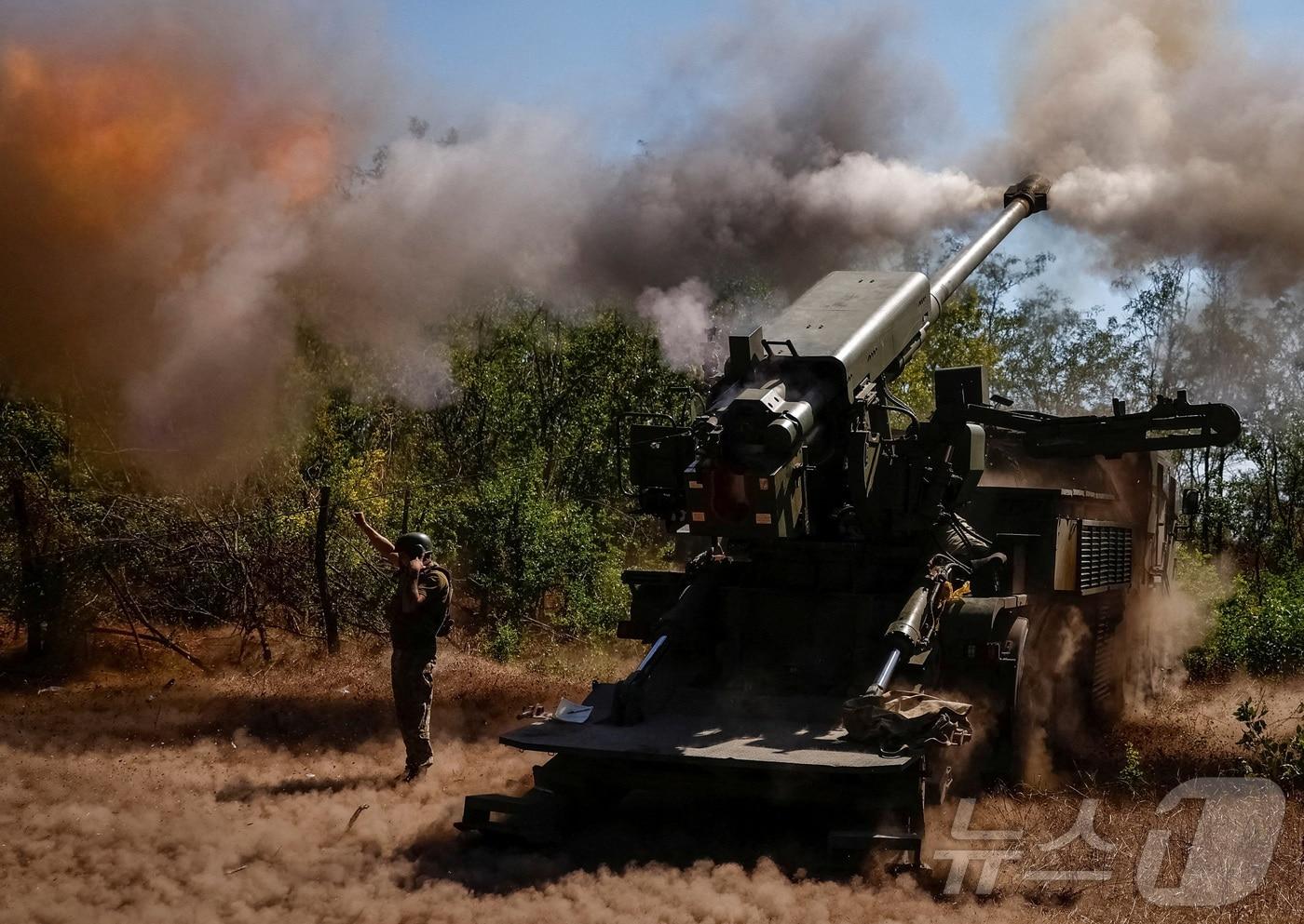우크라이나 자포리자 지역에서 우크라이나군 제44독립 포병여단 소속 군인이 러시아군을 향해 2S22 보흐다나 자주포를 발사하고 있다. 2025.08.20 ⓒ 로이터=뉴스1 ⓒ News1 김지완 기자 &lt;자료사진&gt;