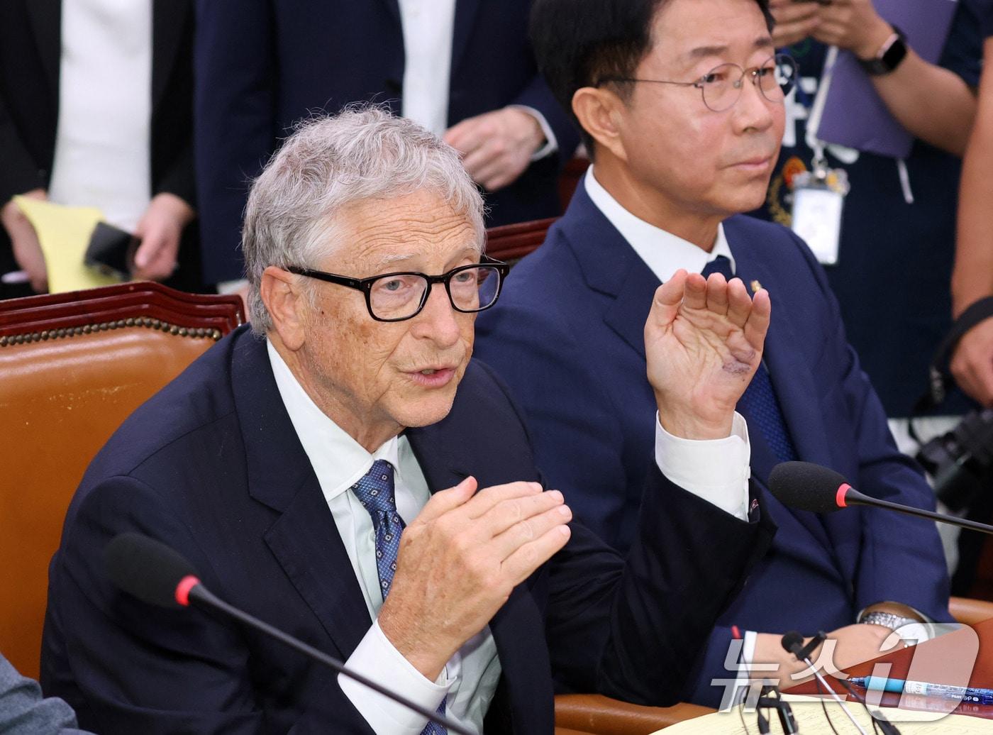 본문 이미지 - 빌 게이츠 게이츠재단 이사장이 21일 서울 여의도 국회 외교통일위원회를 찾아 '한국의 글로벌 조건 기여와 리더십'을 주제로 간담회를 하고 있다. 2025.8.21/뉴스1 ⓒ News1 국회사진기자단