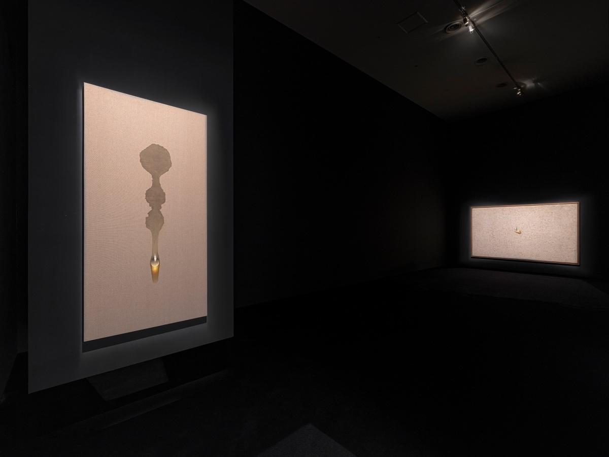 본문 이미지 - 국립현대미술관 서울에서 열리는 故김창열 화백의 회고전 'Kim Tschang-yeul'에 전시된 작품(LG전자 제공). ⓒ 뉴스1