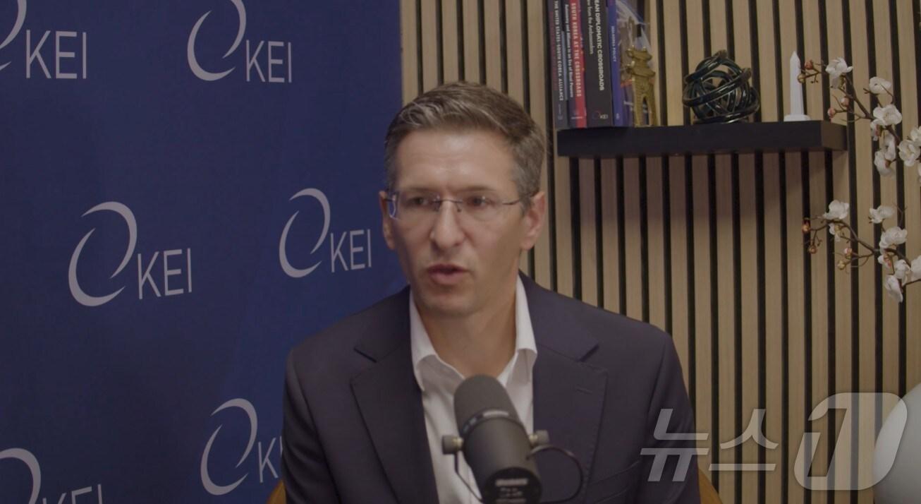 본문 이미지 - 21일(현지시간) 잭 쿠퍼 미국기업연구소(AEI) 선임연구원이 워싱턴DC에서 한미경제연구소(AEI) 주최 대담 프로그램에 출연해 한미정상회담 전망에 대해 밝히고 있다. ⓒ News1 류정민 특파원