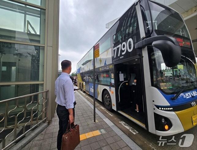 본문 이미지 - 경기도 2층버스 (사진=경기도)