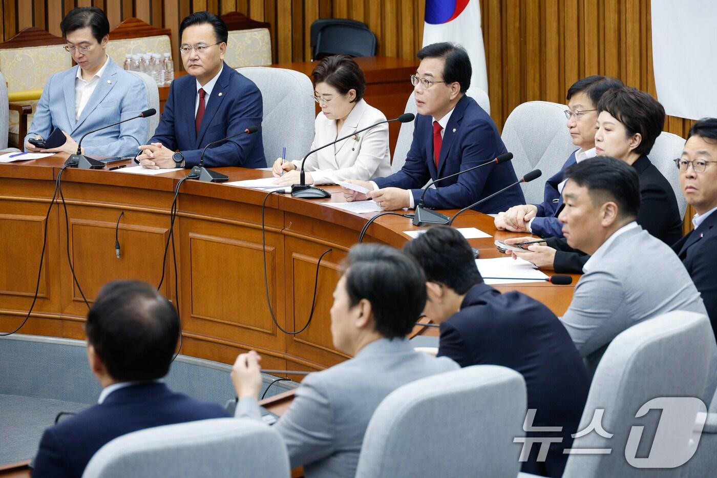 송언석 국민의힘 비상대책위원장 겸 원내대표가 22일 오전 서울 여의도 국회에서 열린 원내대책회의에 참석해 모두 발언을 하고 있다. 2025.8.22/뉴스1 ⓒ News1 안은나 기자