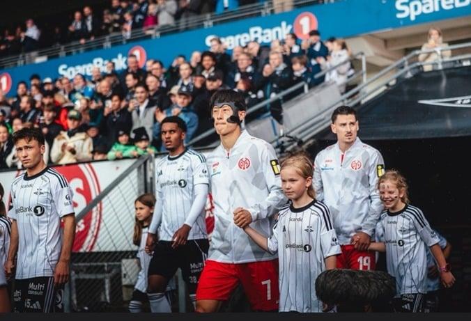 본문 이미지 - 마스크를 쓰고 유로파콘퍼런스리그 플레이오프에 출전한 이재성(이재성 블로그 제공)