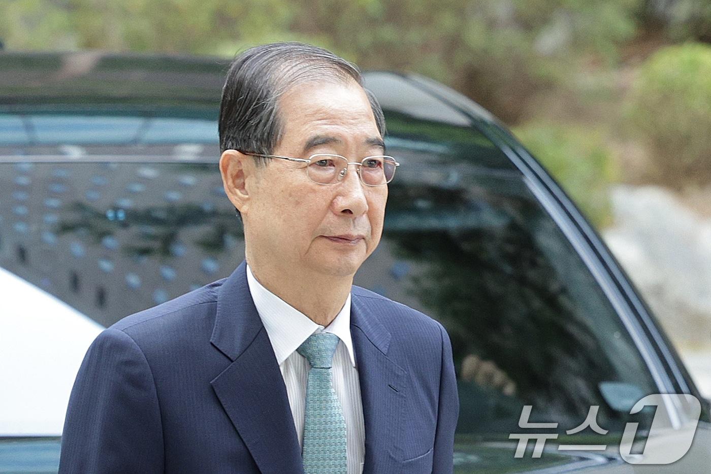 한덕수 전 국무총리가 22일 오전 12·3 비상계엄 사태에 가담·방조한 혐의로 피의자 조사를 받기 위해 서울 서초구 서울고등검찰청에 마련된 내란특별검사팀 사무실에 출석하고 있다. 2025.8.22/뉴스1 ⓒ News1 신웅수 기자