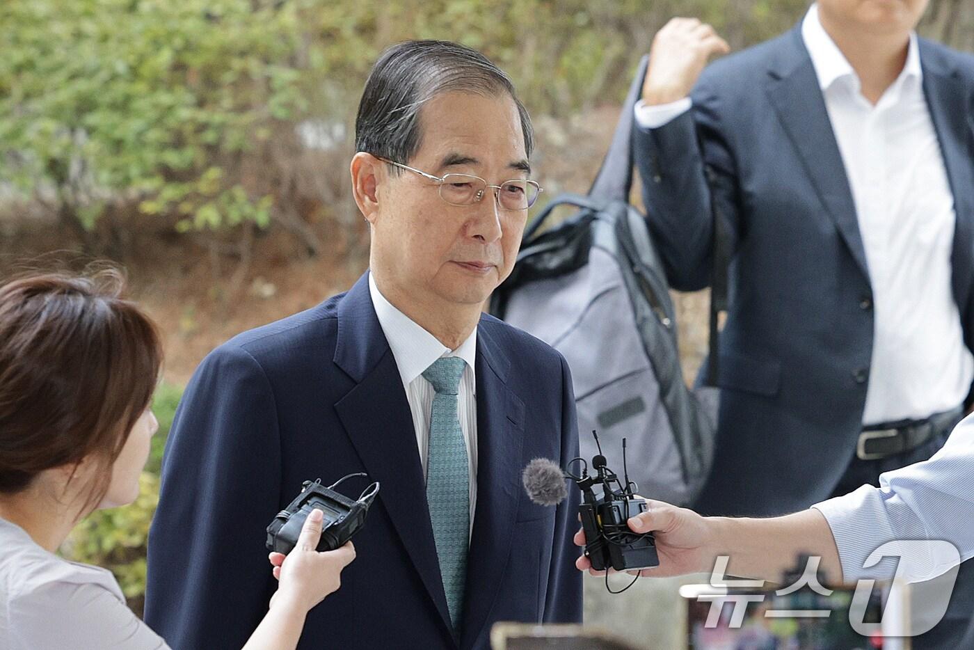 한덕수 전 국무총리가 22일 오전 12·3 비상계엄 사태에 가담·방조한 혐의로 피의자 조사를 받기 위해 서울 서초구 서울고등검찰청에 마련된 내란특별검사팀 사무실에 출석하고 있다. 2025.8.22/뉴스1 ⓒ News1 신웅수 기자