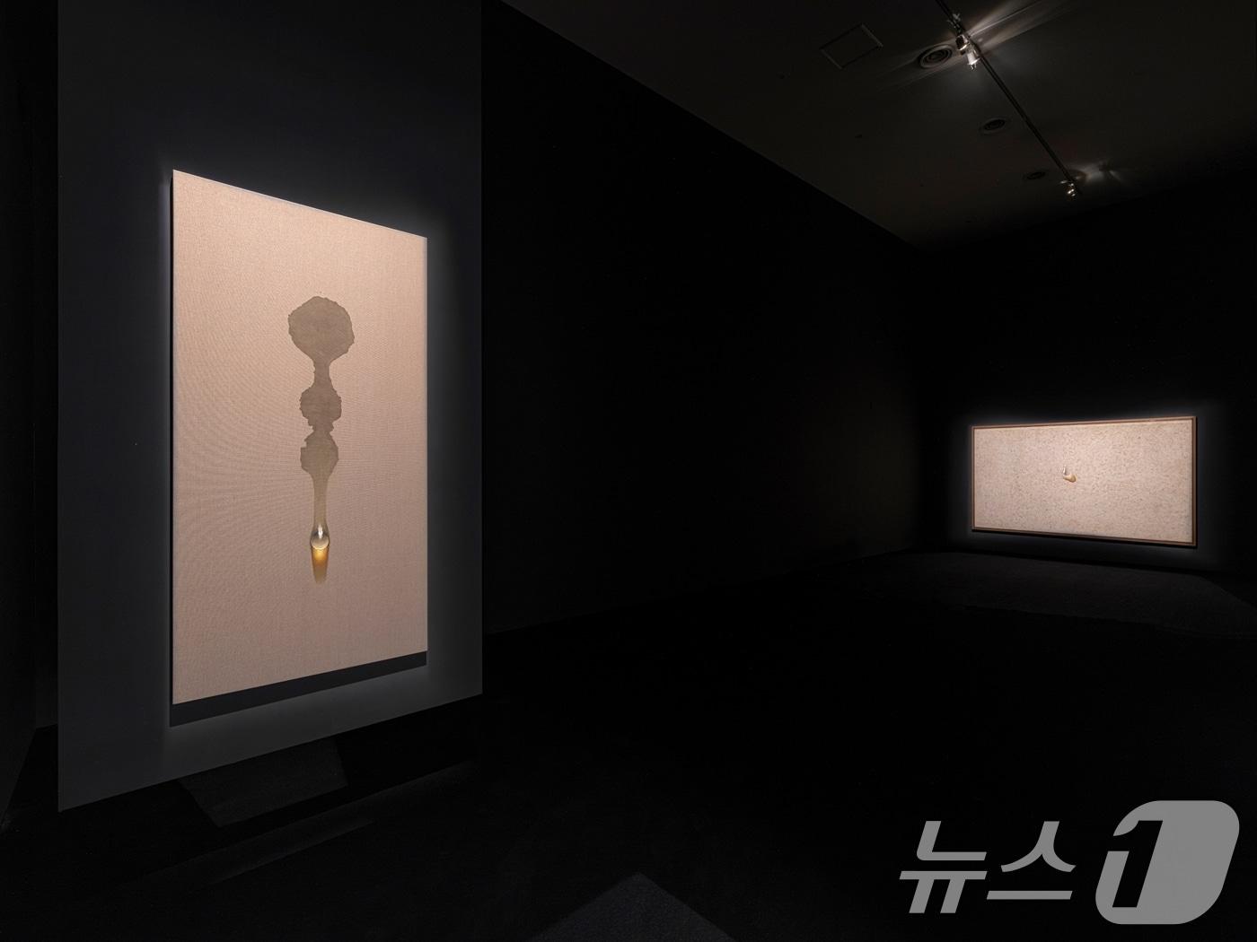 본문 이미지 - LG전자가 후원하는 故김창열 화백의 회고전 ‘Kim Tschang-yeul’ 전경. &#40;국립현대미술관 제공. 재판매 및 DB 금지&#41; 2025.8.22/뉴스1