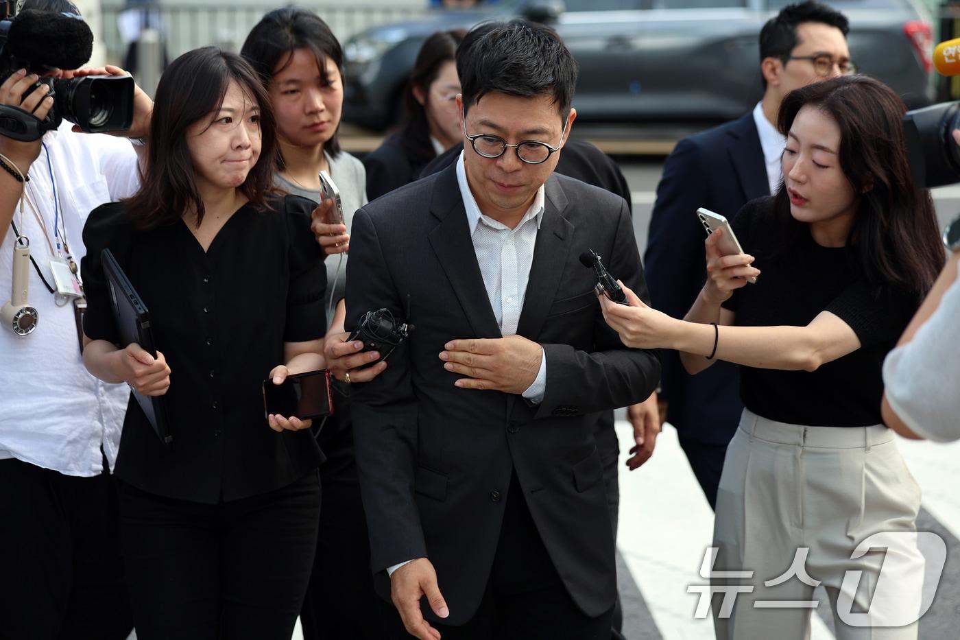 민경민 오아시스에쿼티파트너스 대표가 22일 오전 서울 종로구 KT광화문빌딩 웨스트에 마련된 김건희 특검팀&#40;특별검사 민중기&#41; 사무실로 조사를 받기 위해 출석하고 있다. 2025.8.22/뉴스1 ⓒ News1 황기선 기자