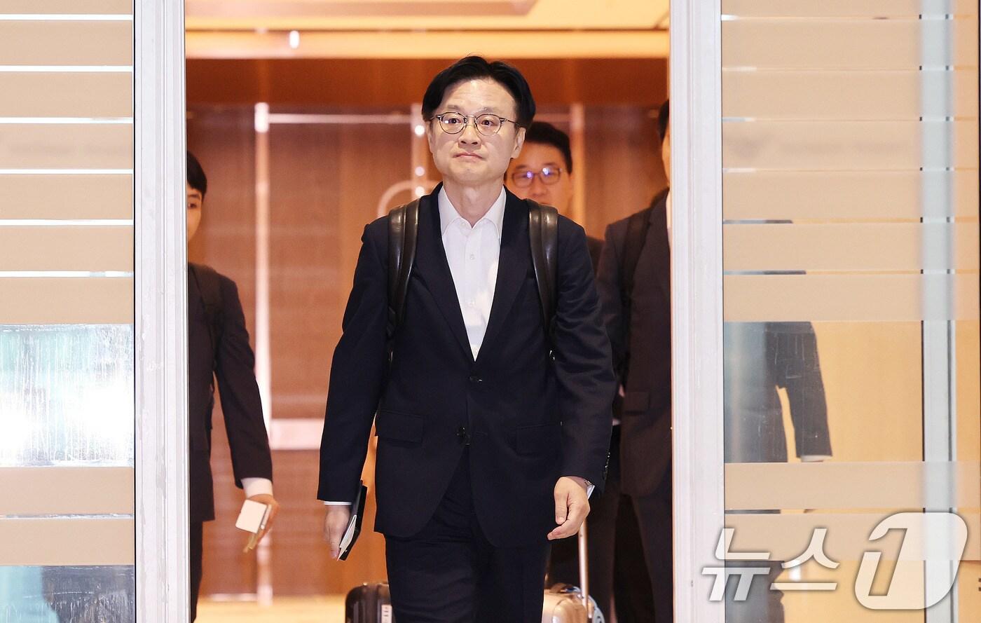 김정관 산업통상자원부 장관이 지난달 22일 인천국제공항 2터미널을 통해 미국 워싱턴 DC로 출국하는 모습. ⓒ News1 박지혜 기자