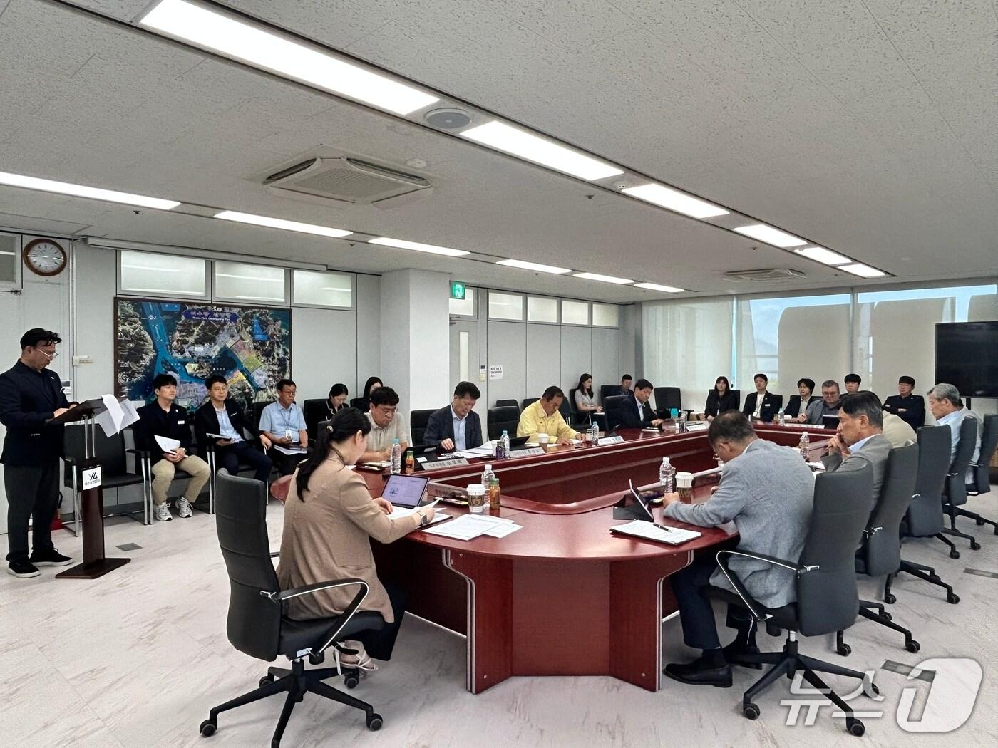 본문 이미지 -  여수광양항만공사 청년 직원들로 구성된 '주니어보드'가 공사의 최고 의사결정 기구인 항만위원회를 참관했다(여수광양항만공사 제공)