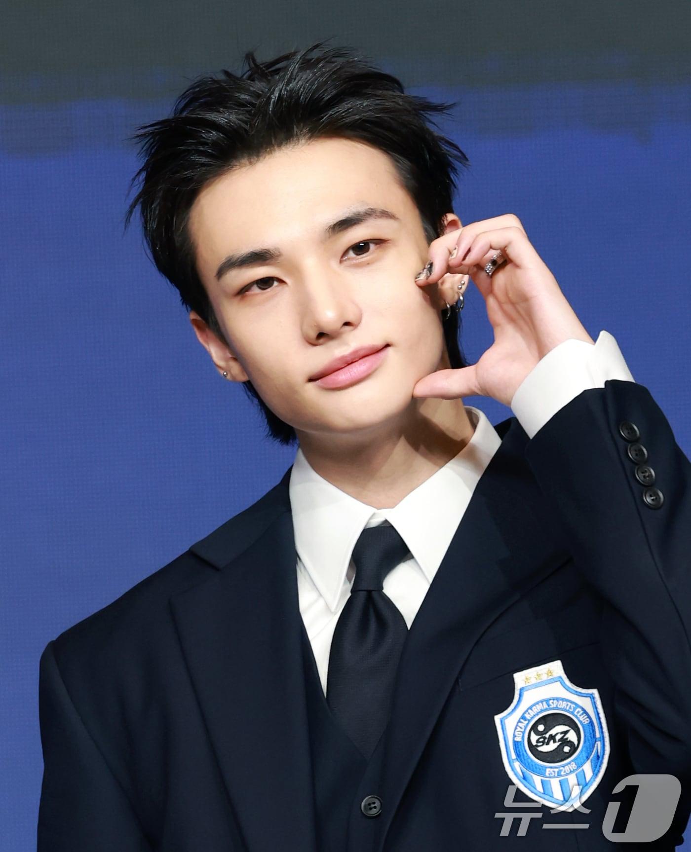 본문 이미지 - 스트레이 키즈(Stray Kids) 현진이 22일 오전 서울 영등포구 콘래드호텔에서 열린 네 번째 정규 앨범 ‘KARMA’ 기자간담회에 참석해 포즈를 취하고 있다. 2025.8.22/뉴스1 ⓒ News1 권현진 기자