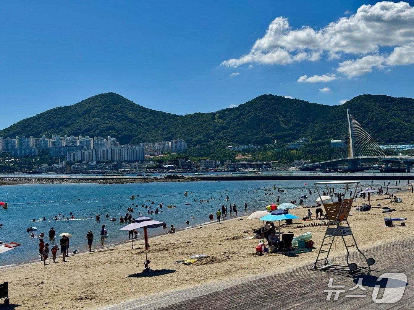 본문 이미지 - 여수시 해수욕장의 모습.(여수시 제공. 재판매 및 DB 금지) 2025.8.22