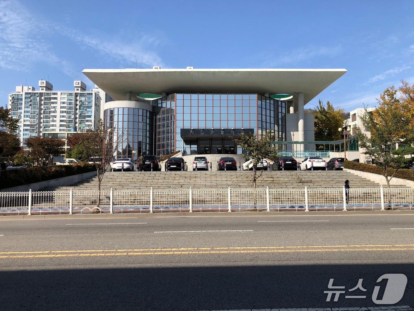 본문 이미지 - 전북 군산시 군산시민문화회관 전경.(전북도 제공. 재판매 및 DB금지)/뉴스1 