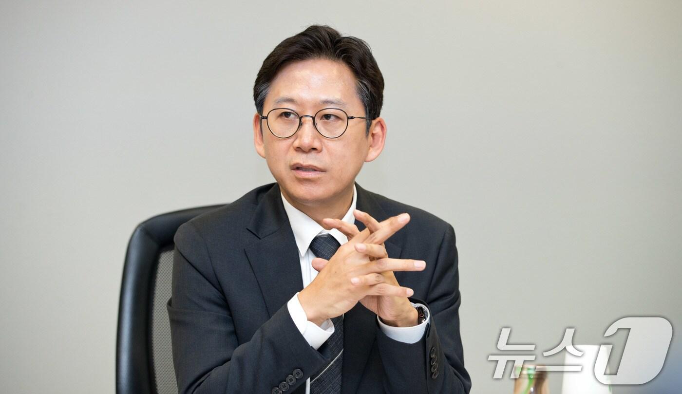 배경훈 과학기술정보통신부 장관이 22일 서울 종로구 광화문교보빌딩 국가과학기술자문회의 중회의실에서 열린 &#39;과학기술 국제협력 전문가 간담회&#39;에서 바이오, 원자력 등 전략기술 분야에서의 국제협력 공동연구 강화방안에 대해 논의하고 있다. &#40;과학기술정보통신부 제공. 재판매 및 DB 금지&#41; 2025.8.22/뉴스1