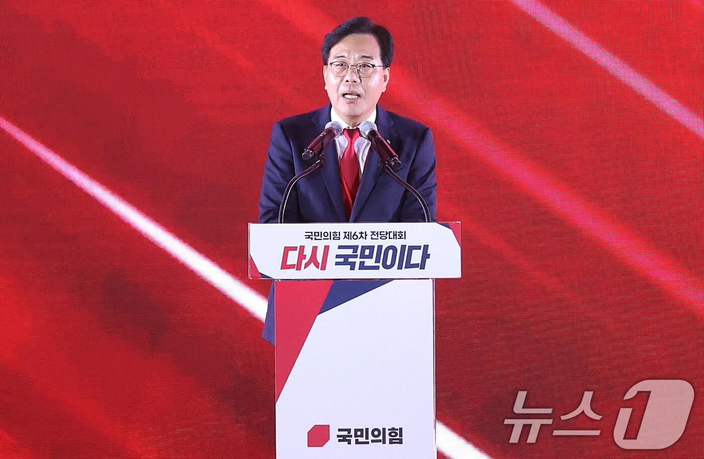 송언석 국민의힘 비상대책위원장 겸 원내대표가 22일 오후 충북 청주시 오스코에서 열린 제6차 전당대회에서 인사말을 하고 있다. &#40;공동취재&#41; 2025.8.22/뉴스1 ⓒ News1 신웅수 기자