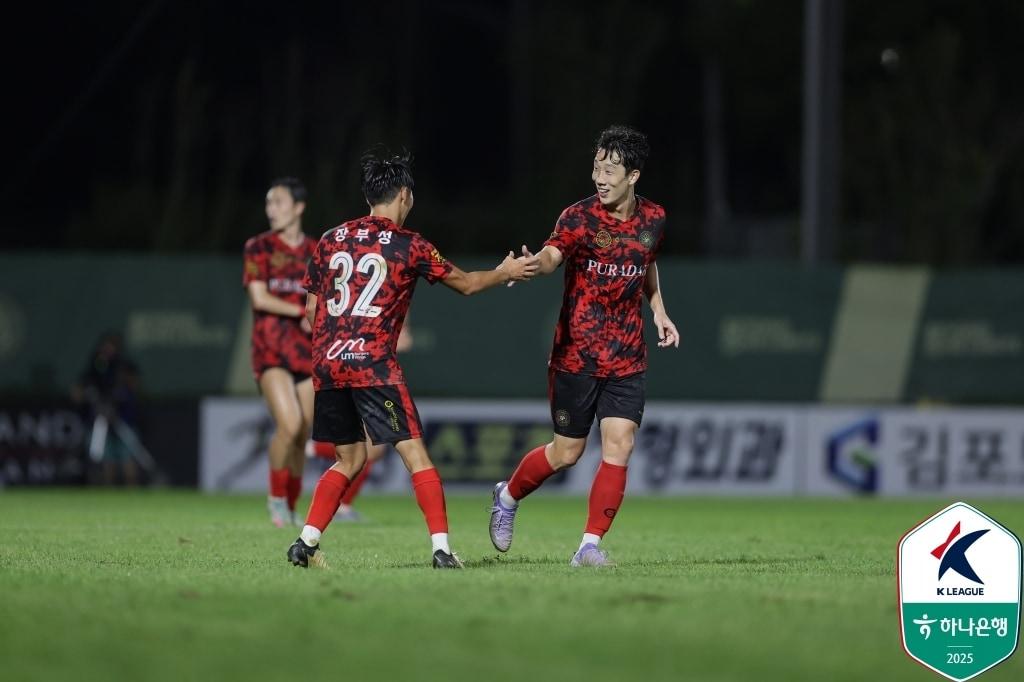 본문 이미지 - 김포FC의 상승세가 매섭다. 지난 라운드에서는 수원삼성까지 3-1로 제압했다. &#40;한국프로축구연맹 제공&#41;