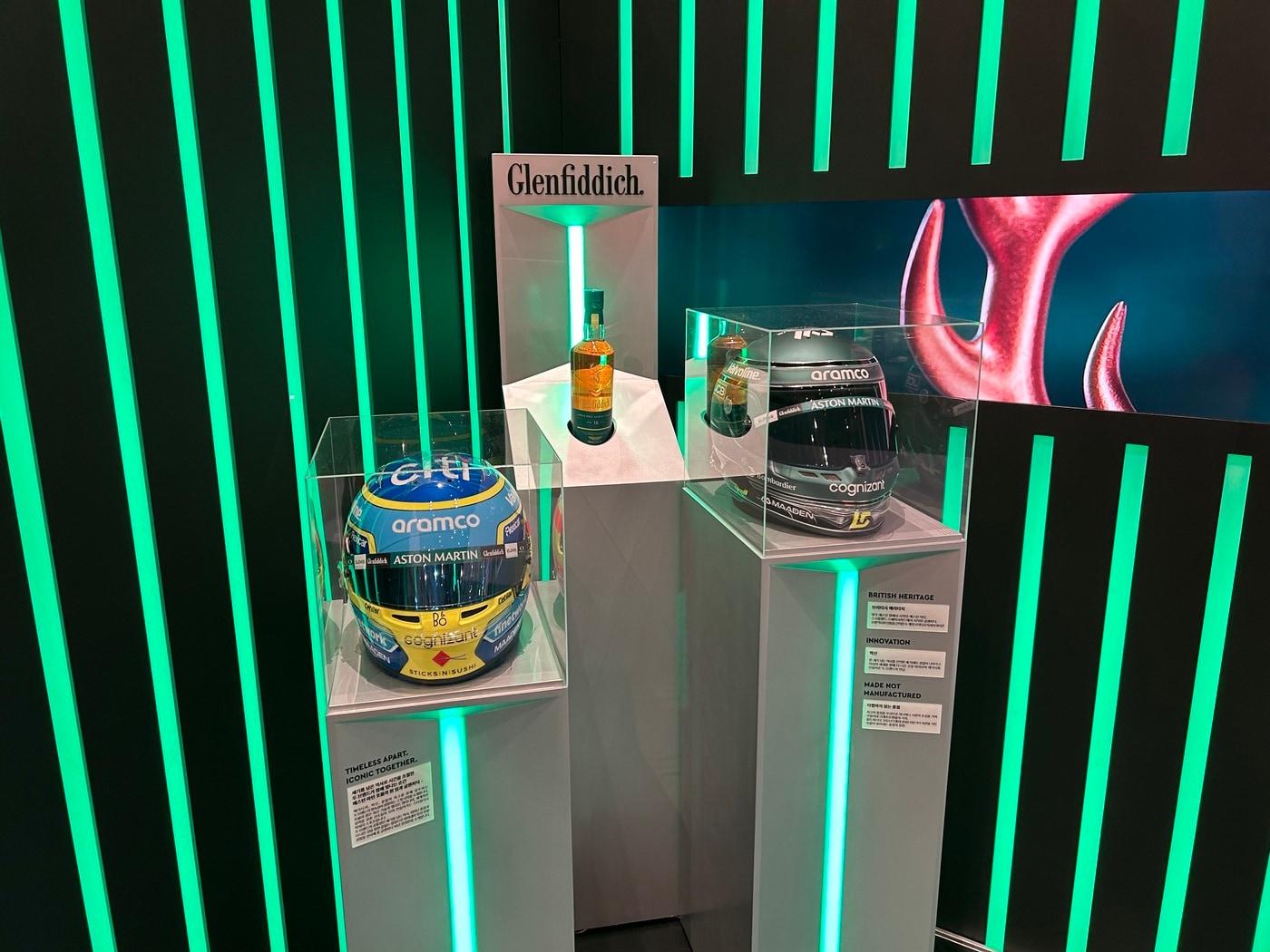 본문 이미지 - 22일 서울 여의도 더현대서울 지하 1층에 윌리엄그랜트앤선즈가 애스턴마틴 F1 팀과 손잡고 &#39;글렌피딕 16년 한정판&#39;을 선보이며 팝업스토어를 마련했다./뉴스1 ⓒ News1 이강 기자