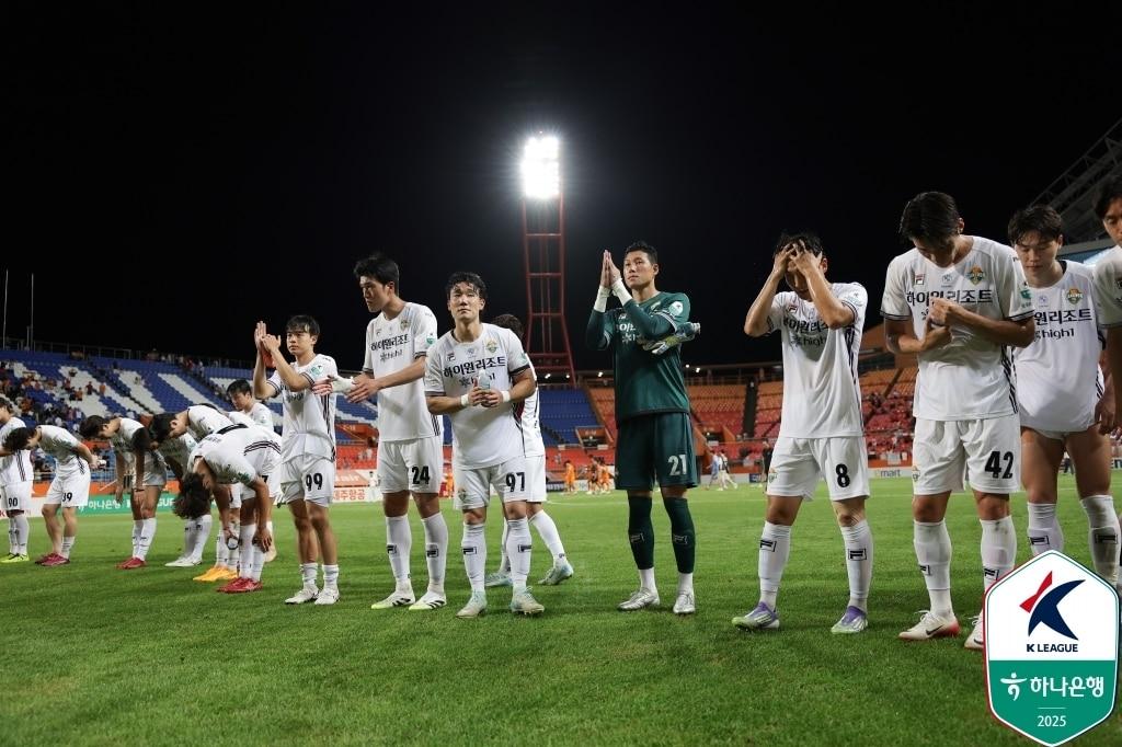 본문 이미지 - 강원FC&#40;한국프로축구연맹 제공&#41; 