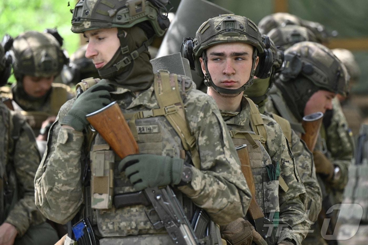 도네츠크의 비밀 장소에서 훈련 중인 우크라이나의 젊은 군인들. 2025.05.01 ⓒ AFP=뉴스1 ⓒ News1 이지예 객원기자