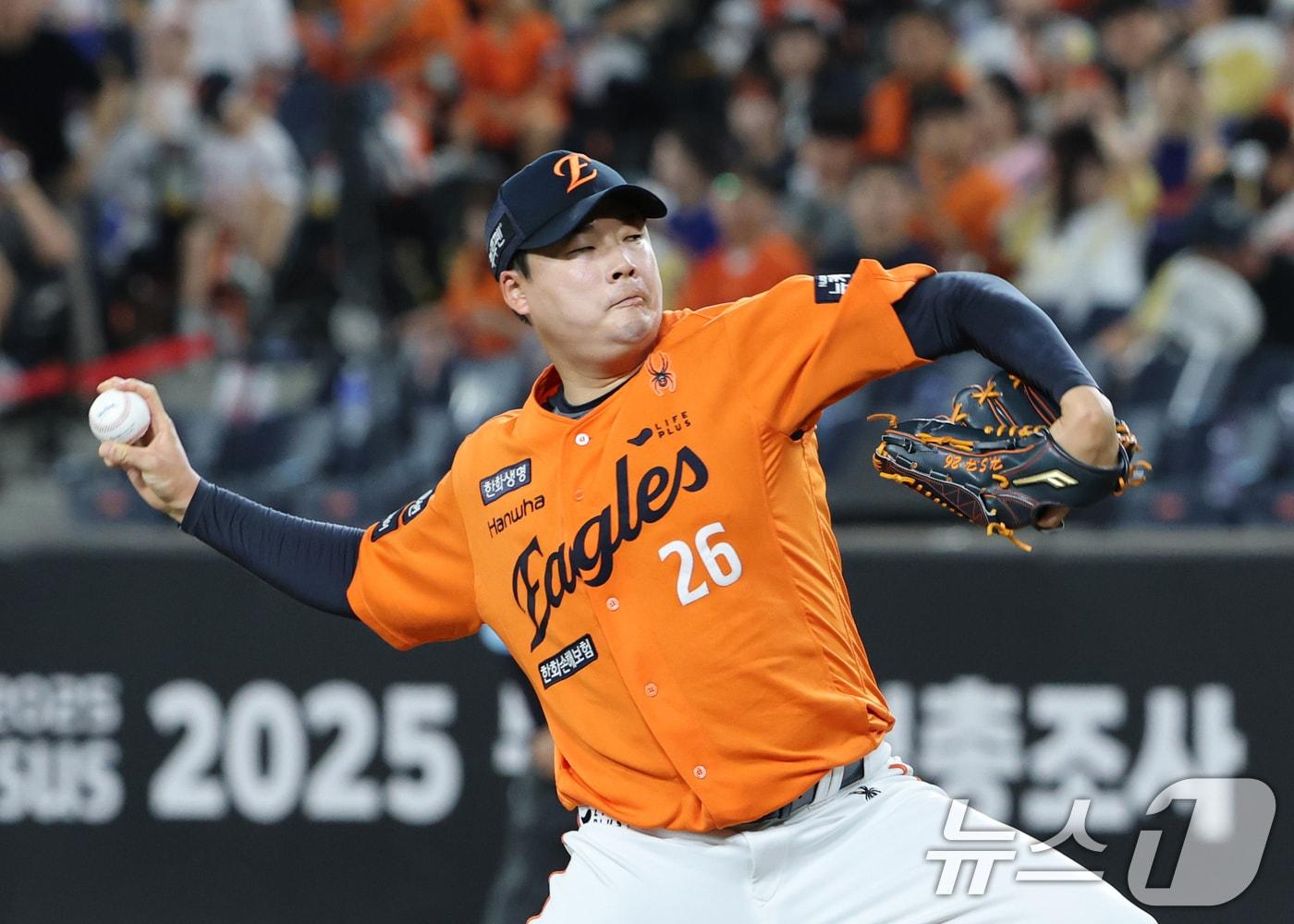 본문 이미지 - KT 위즈 유니폼을 입게 된 한승혁. /뉴스1 DB ⓒ News1 김기태 기자