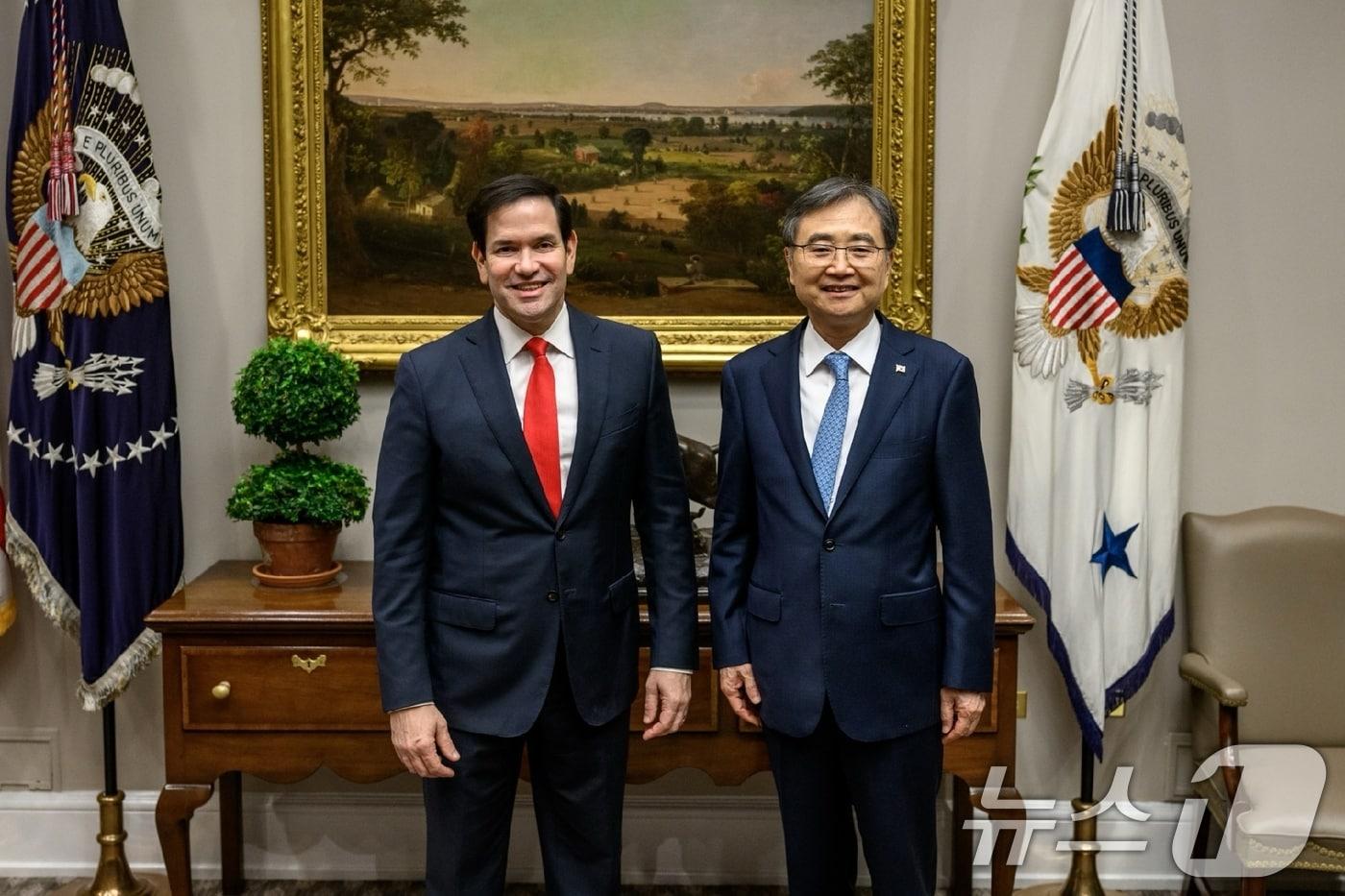 미국을 방문 중인 조현 외교부 장관이 22일 오후&#40;현지시간&#41; 미국 워싱턴 D.C.에서 美 마르코 루비오&#40;Marco Rubio&#41; 국무장관 겸 국가안보보좌관과 면담을 갖고, 이재명 대통령의 첫 방미를 위한 사전준비협의를 가졌다. &#40;외교부 제공. 재판매 및 DB 금지&#41; 2025.8.23/뉴스1 ⓒ News1 임세영 기자