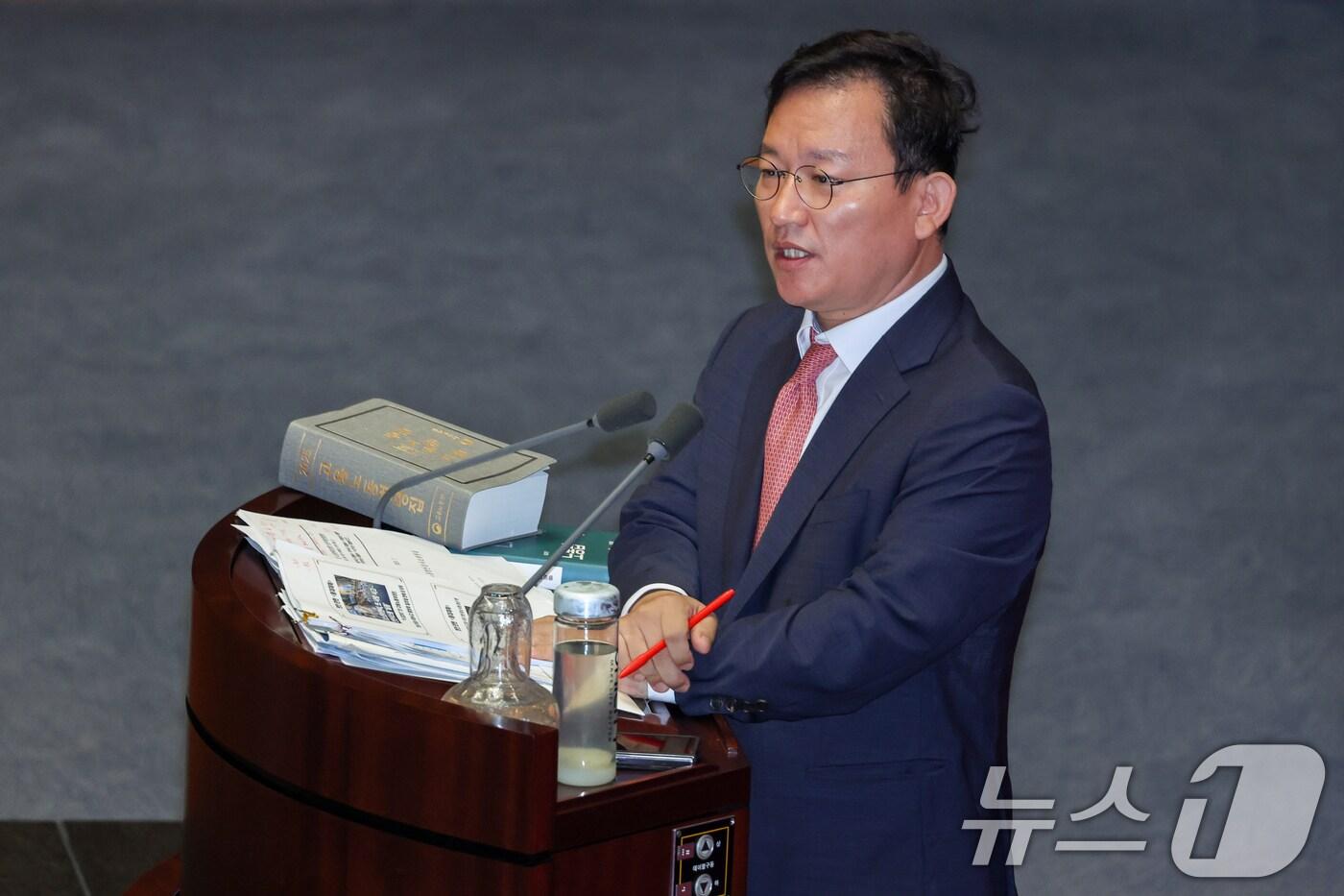 김형동 국민의힘 의원이 23일 오전 서울 여의도 국회에서 열린 제428회국회(임시회) 제2차 본회의에서 노동조합 및 노동관계조정법 일부개정법률안(대안) 반대 무제한 토론(필리버스터)을 하고 있다. 2025.8.23/뉴스1 ⓒ News1 안은나 기자