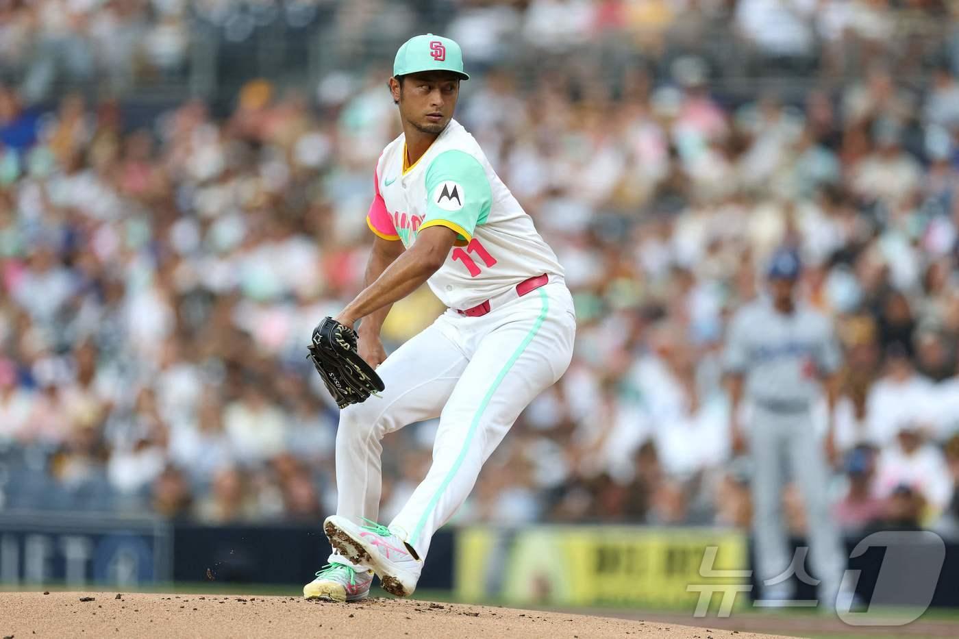 샌디에이고 파드리스 투수 다르빗슈 유는 23일&#40;한국시간&#41; 열린 2025 메이저리그 LA 다저스와 홈 경기에서 6이닝을 1실점으로 막고 팀의 2-1 승리를 이끌었다. ⓒ AFP=뉴스1