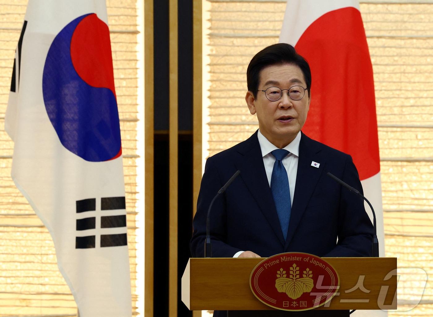 본문 이미지 - 이재명 대통령이 23일 오후(현지시간) 일본 도쿄 총리 관저에서 한일 정상 공동 언론 발표를 하고 있다. ⓒ 로이터=뉴스1