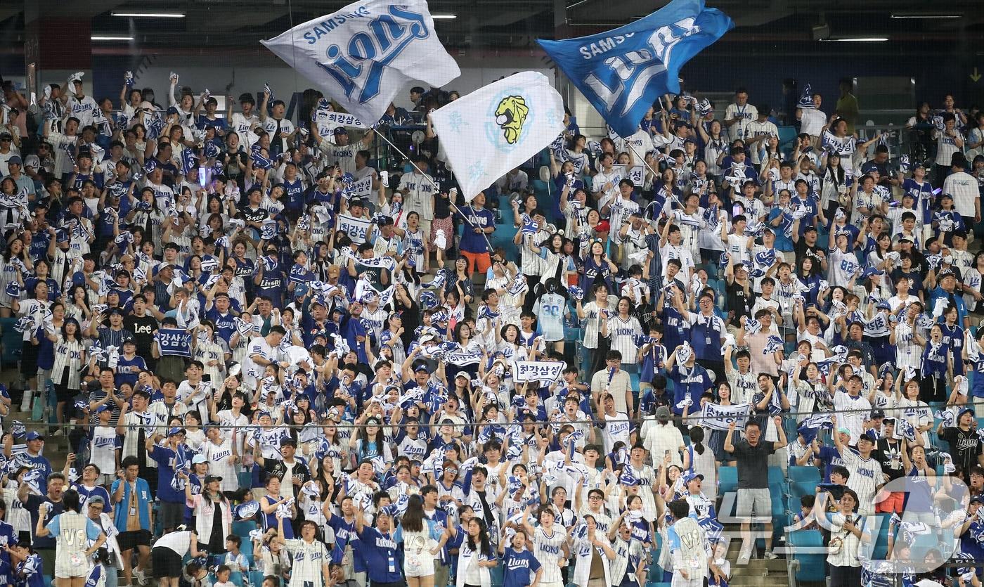한화와 삼성의 플레이오프 4차전이 열리는 대구 삼성 라이온즈 파크가 매진됐다. /뉴스1 DB ⓒ News1 공정식 기자