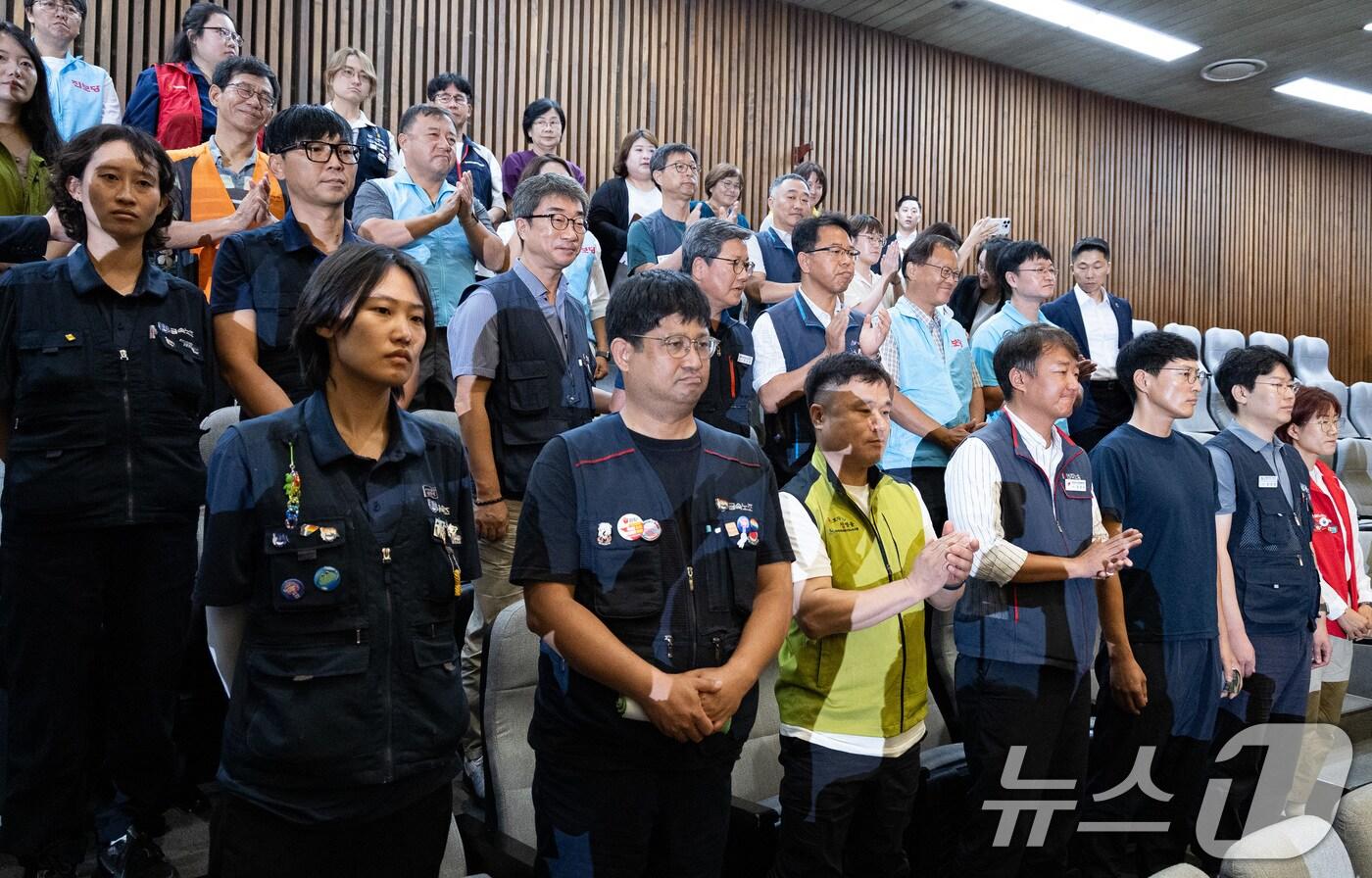 민주노총, 진보당 등 노조법 2·3조 개정운동본부가 24일 서울 여의도 국회에서 열린 제428회 국회&#40;임시회&#41; 제2차 본회의에서 노동조합 및 노동관계조정법 일부개정법률안&#40;대안&#41; 가결을 지켜보고 있다. 2025.8.24/뉴스1 ⓒ News1 유승관 기자