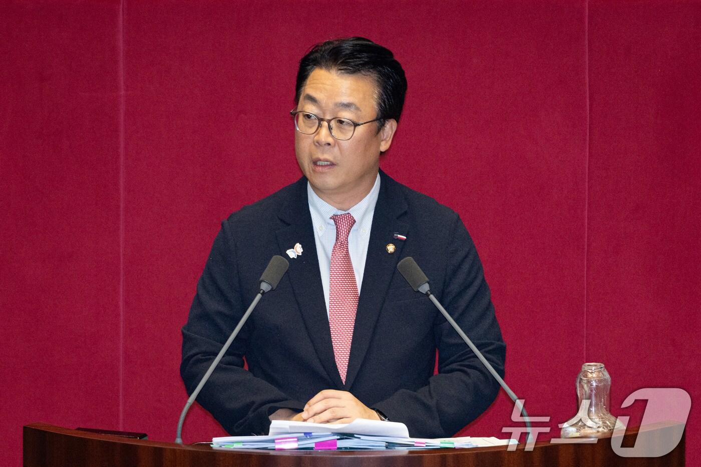 곽규택 국민의힘 의원이 24일 서울 여의도 국회에서 열린 제428회 국회(임시회) 제2차 본회의에서 상법 일부개정법률안에 대한 무제한 토론을 하고 있다. 2025.8.24/뉴스1 ⓒ News1 유승관 기자