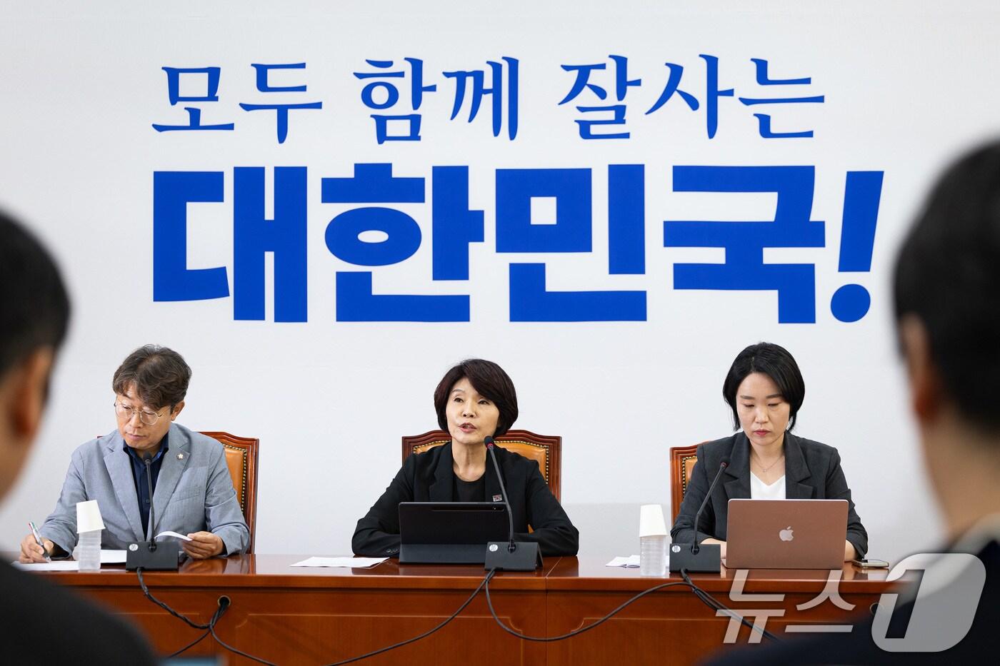 한정애 더불어민주당 정책위의장이 24일 서울 여의도 국회에서 기자간담회를 열고 민주당의 2024회계연도 결산 심사 방향에 대해 밝히고 있다. 2025.8.24/뉴스1 ⓒ News1 유승관 기자